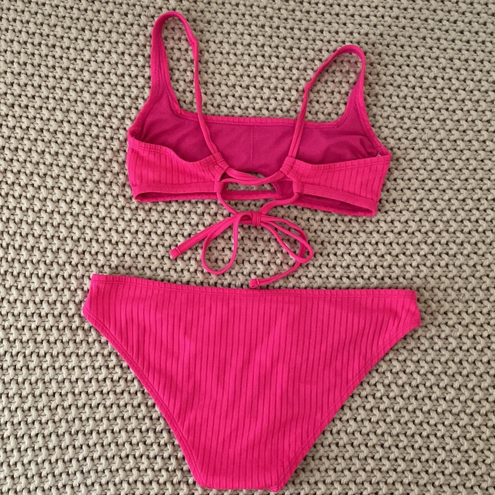 Bikini - Picture 3 of 5